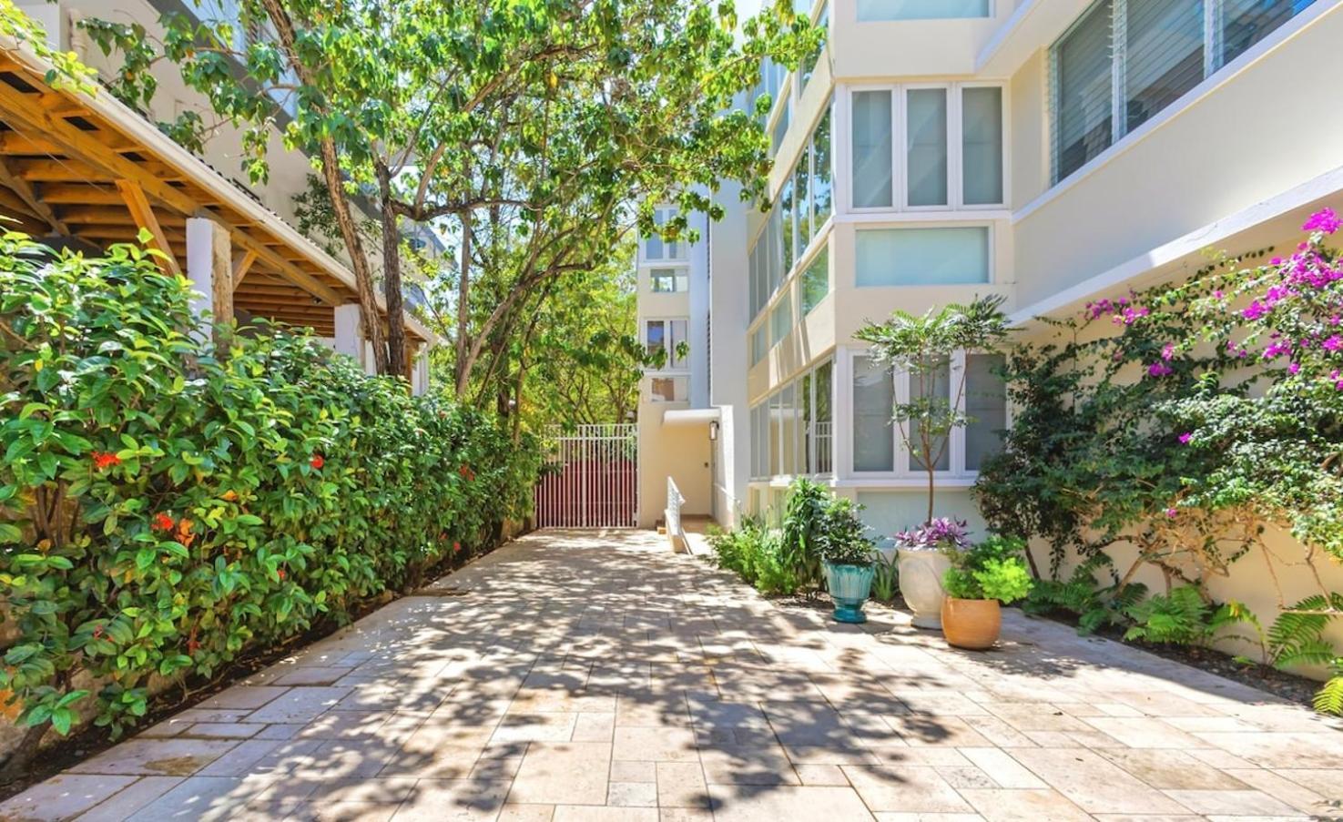 Appartement Hidden Gem In Miramar- Power Generator- Parking à San Juan Extérieur photo